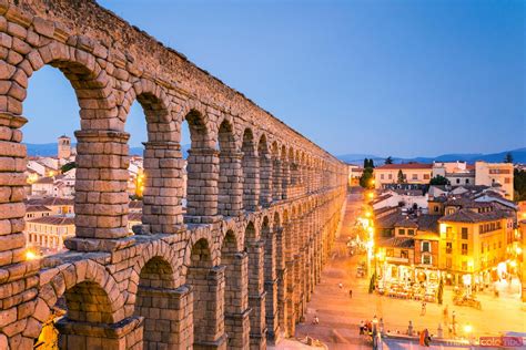 ¡Descubre la magia del Acueducto de Segovia, una maravilla de la ingeniería romana!